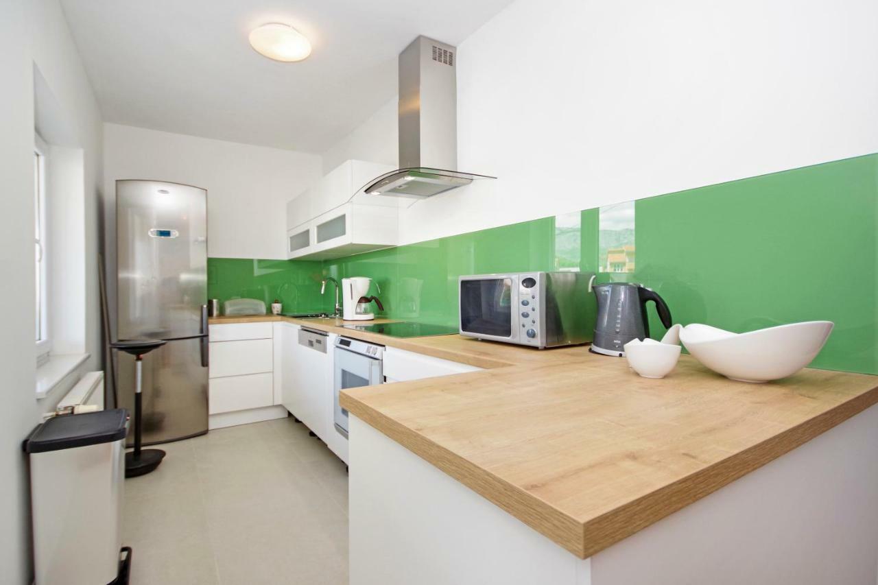Manuela Apartment Podstrana Bagian luar foto